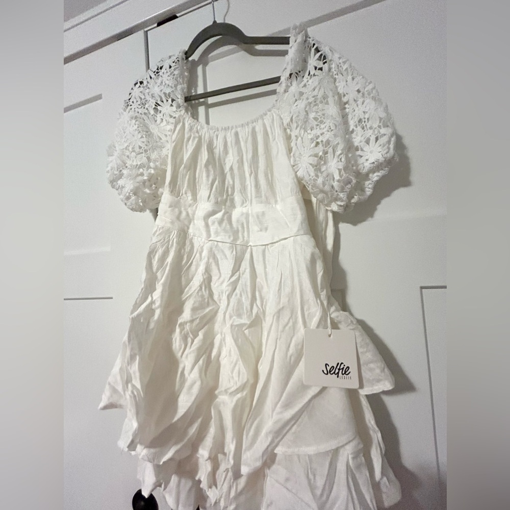 NEW Selfie Leslie: Abby Lace Puff Sleeve Tie-Up Back Dress - Picture 4 of 8